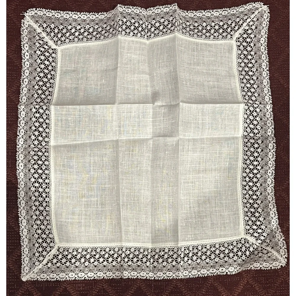 Vintage Ivory‎ Irish Linen Ivory Hankie Lace Edge 🌲